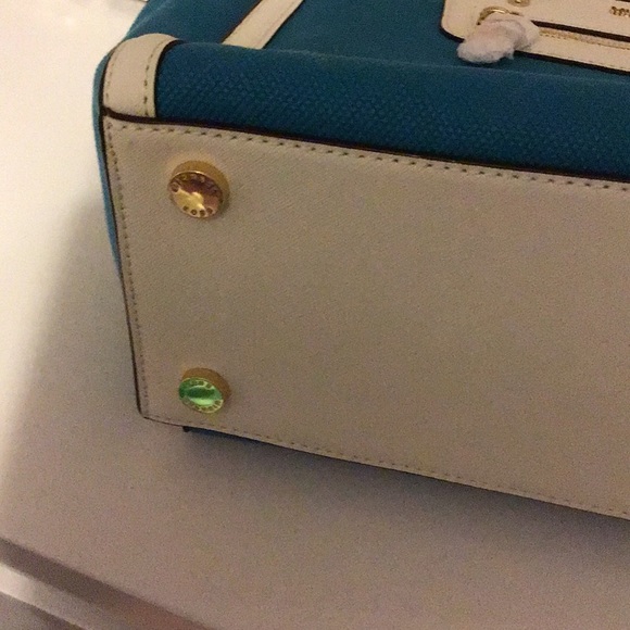 LIKE NEW MICHAEL KORS SATCHEL - Picture 8 of 11